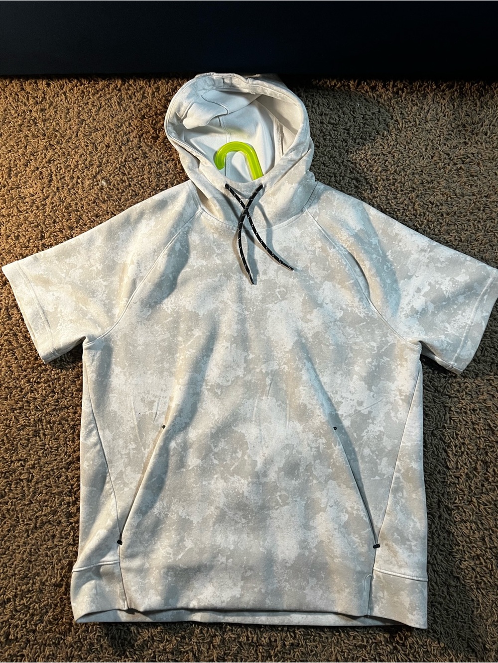 Old Navy Short-Sleeve Hooded Pullover in Light Gray Camo